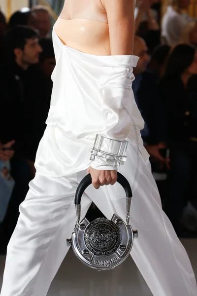 Look 98